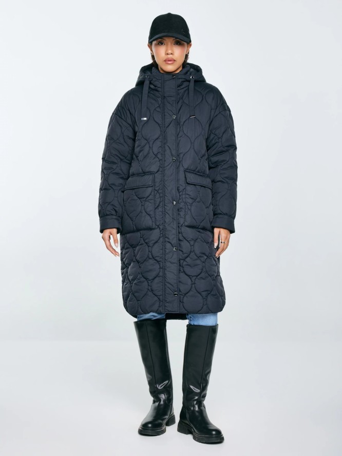 Płaszcz damski oversize z ozdobnym pikowaniem czarny Kinnetisa 906