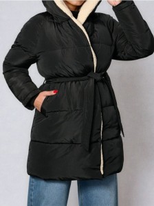 Pikowany płaszcz z kapturem - czarny