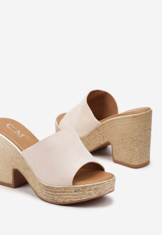 Beżowe Klapki z Imitacji Zamszu na Słupku w Stylu Boho Rivlexia