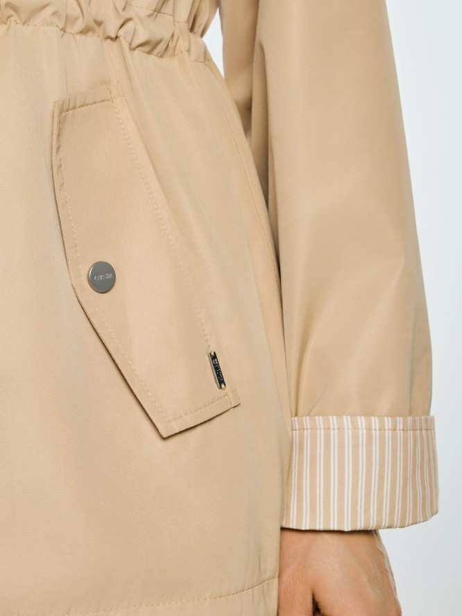 Kurtka damska przeciwdeszczowa z regulacją w talii z kapturem beżowa Lisa 801