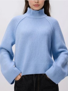 Wełniany sweter z golfem - jasnoniebieski