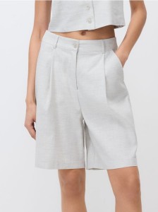 Szorty bermudy z zakładkami - jasnoszary