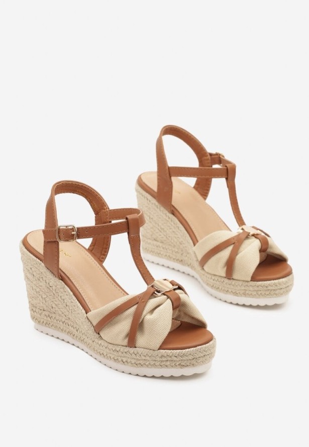 Beżowe Sandały Vices na Koturnie z Plecionką i Metaliczną Ozdobą Neolainora