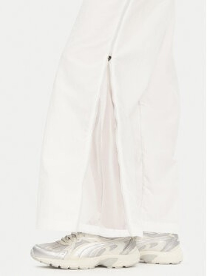 Puma Spodnie dresowe Dare To 629808 Biały Relaxed Fit