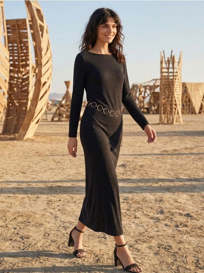 Prążkowana sukienka maxi z paskiem z kółek - niebieski