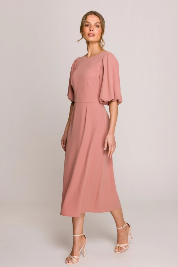 Elegancka sukienka koktajlowa z bufiastymi rękawami różana