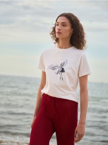 T-shirt z nadrukiem - złamana biel