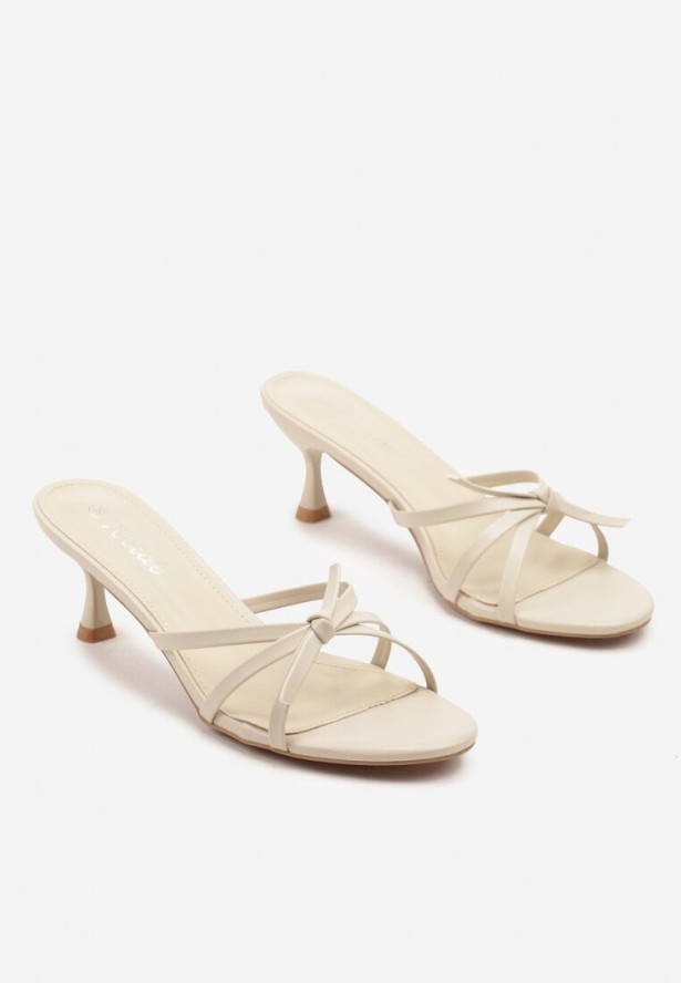 Beżowe Klapki na Obcasie Typu Klepsydra z Przeplatanymi Paskami Niliera