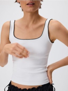 Top z modalem - biały