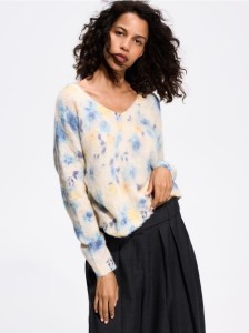 Wzorzysty sweter - jasnoniebieski