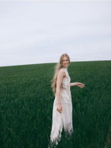 Luźne spodnie z metalizowaną nitką - beżowy