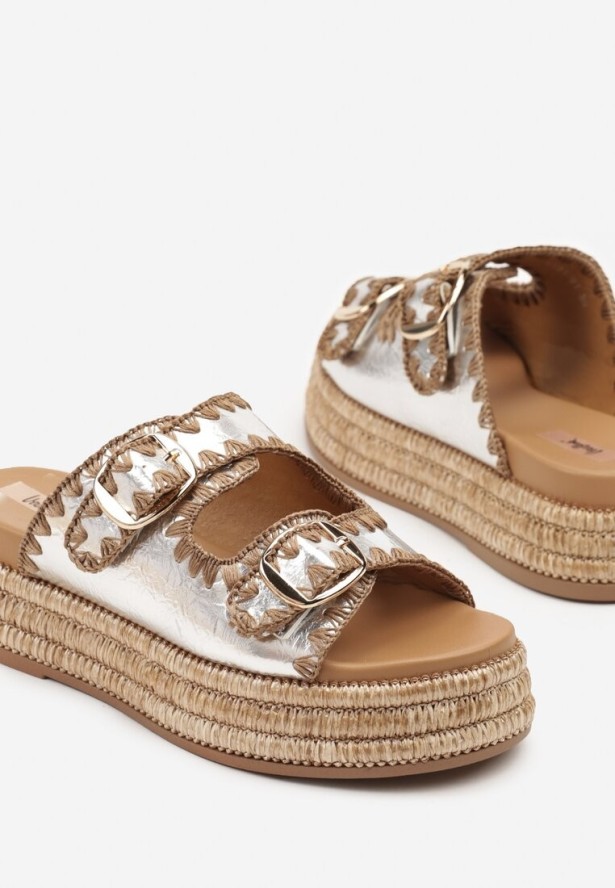 Srebrne Klapki na Grubej Plecionej Podeszwie z Szydełkowym Wzorem Tenavira