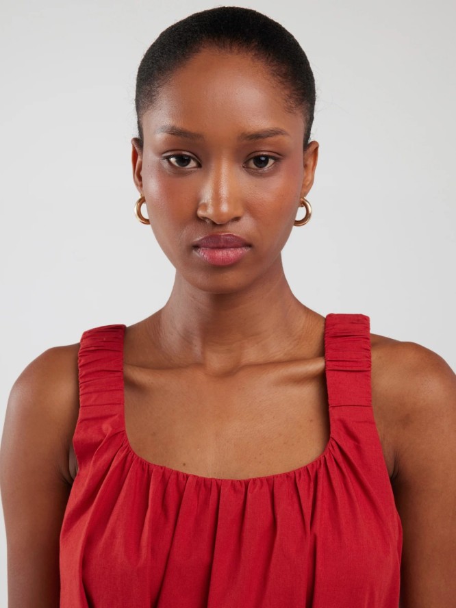 Sukienka damska midi na ramiączkach z paskiem ceglano-czerwona Ruena 704