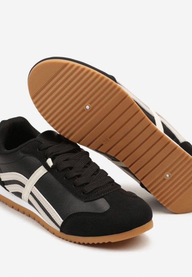 Czarne Sneakersy w Stylu Kultowych Tenisówek z Ozdobnymi Przeszyciami Wendiva