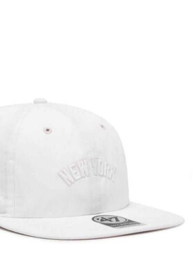 47 Brand Czapka z daszkiem ) MLB New York Yankees In The Clouds ’47 CAPTAIN RL B-ITCRL17GWP Biały