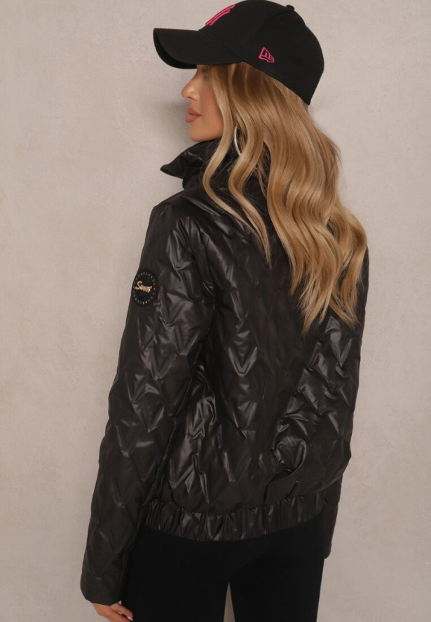 Czarna Kurtka Pikowana z Elastyczną Gumką w Pasie Zarriva