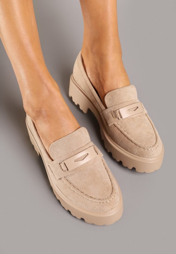 Ciemnobeżowe Mokasyny na Płaskiej Podeszwie z Ozdobnym Paskiem Colotto