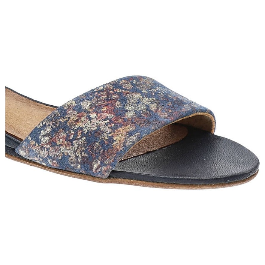 Sandały damskie Maciejka, skóra naturalna i na płaskiej podeszwie z minimalnym koturnem, granatowe, 01971-50-00-5