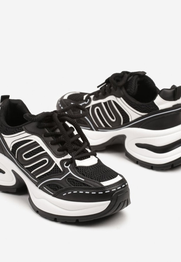 Czarne Sneakersy na Grubej Tłoczonej Podeszwie z Geometrycznym Wzorem Deliorith