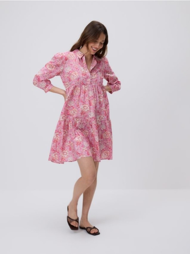 Wzorzysta sukienka mini - różowy