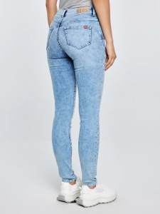 Jeansy damskie skinny marmurkowe jasnoniebieskie Adela 138