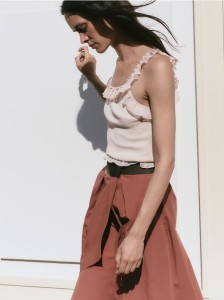 Top z opadającym ramiączkiem - beżowy