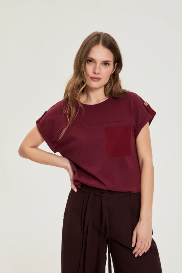 T-shirt z kieszonką burgundowy
