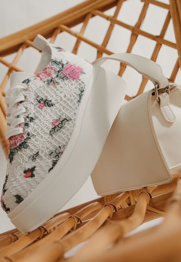 Białe Sneakersy Vices z Grubą Podeszwą i Kwiatową Ażurową Cholewką Ardisov