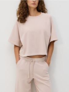 Krótki t-shirt z raglanowymi rękawami - pastelowy róż