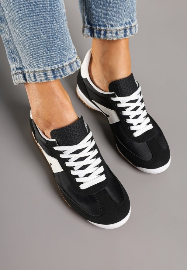 Czarne Sneakersy w Stylu Kultowych Tenisówek z Ozdobnymi Przeszyciami Valtewi