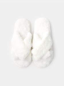 Kapcie ze sztucznym futrem - kremowy