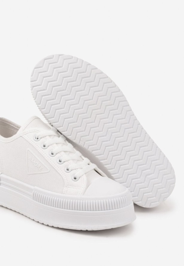 Białe Trampki na Platformie z Naszywką na Boku Alimiora