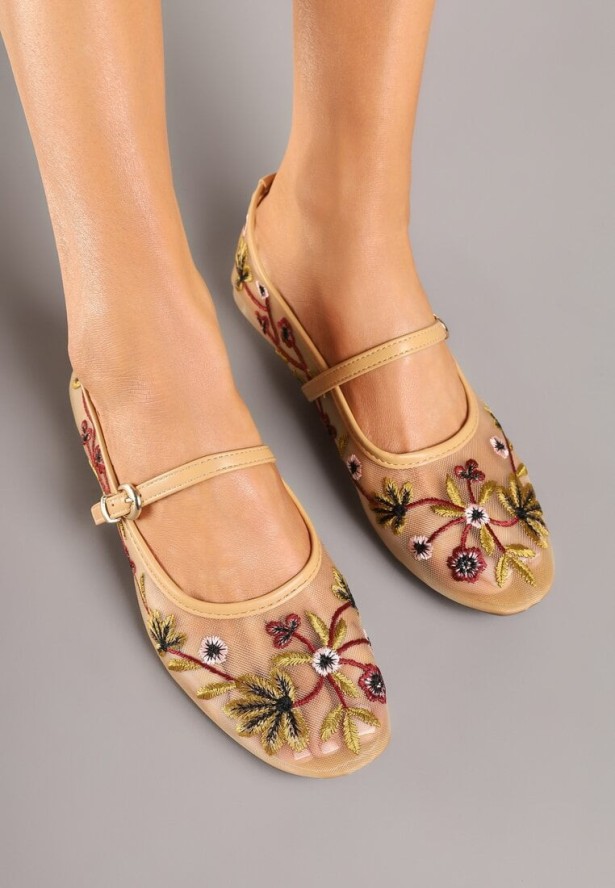 Beżowe Balerinki z Siateczki Ozdobione Haftem Zapinane na Sprzączkę Danilea