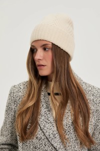 Czapka z wełną jasnobeżowa