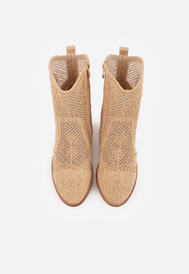 Ciemnobeżowe Botki Kowbojki VICES na Stożku z Ażurową Cholewką Azivessa