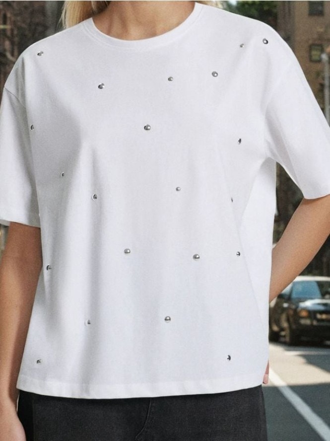 Koszulka z krótkim rękawem z metalowymi dżetami - biały