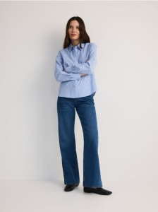 Bawełniana koszula z aplikacjami - jasnoniebieski