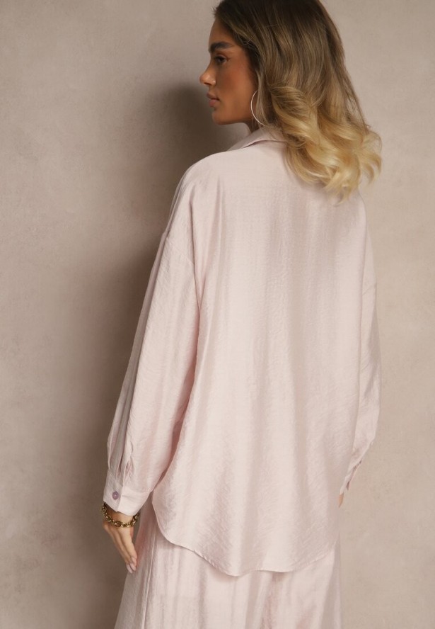 Jasnoróżowa Koszula Oversize w Klasycznym Stylu z Kieszonką Liozira