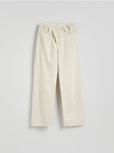 Jeansy wide leg z asymetrycznym zapięciem - złamana biel