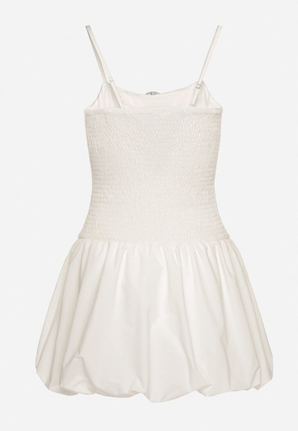 Biała Sukienka Typu Bombka z Cyrkoniową Klamrą z Podszewką Typu Szorty Nessim