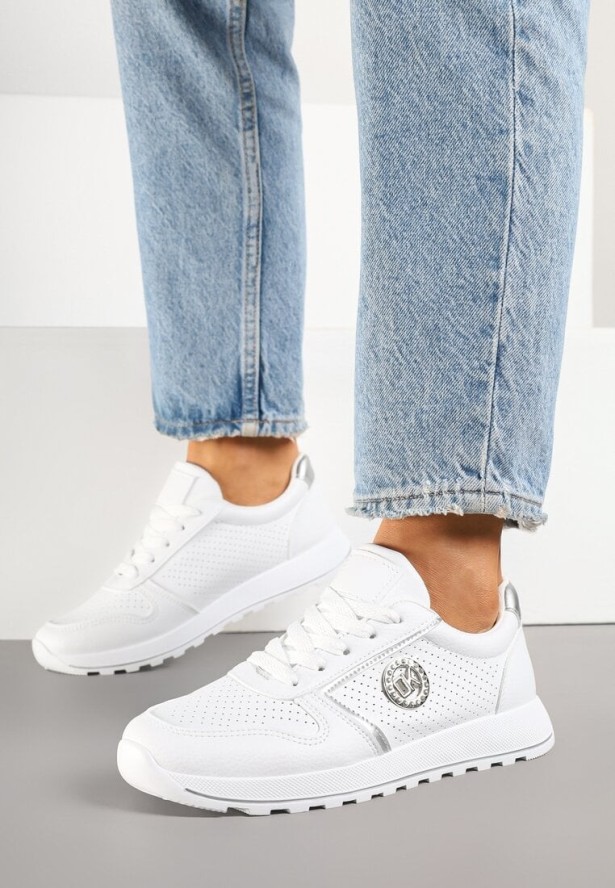 Srebrne Sneakersy Perforowane z Metaliczną Aplikacją Evinoriella