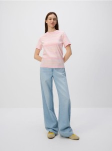 T-shirt w paski - różowy