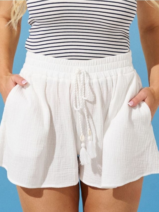 Luźne szorty z wiązaniem - biały