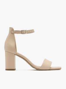 Beżowe sandały na słupku