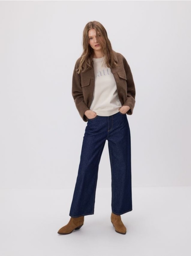 T-shirt z haftowanym napisem - beżowy