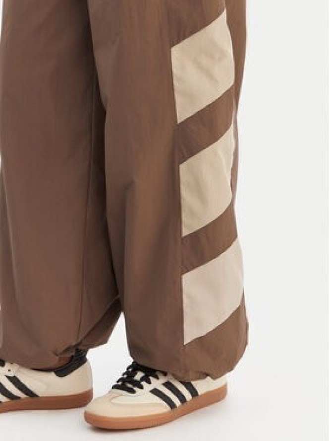 adidas Spodnie dresowe Blocked Washed KD8790 Brązowy Loose Fit