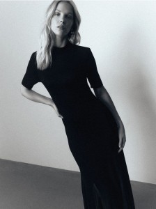 Sukienka z ozdobnymi klinami - czarny