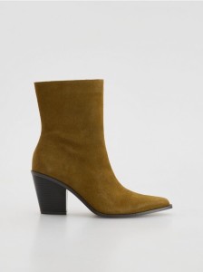 Zamszowe botki na obcasie - beżowy