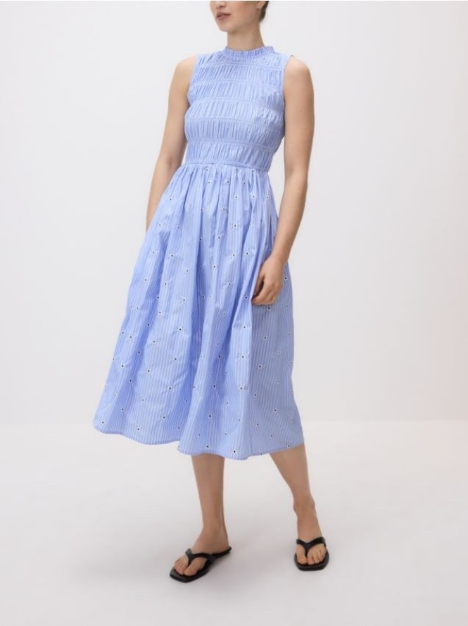 Sukienka midi w kwiaty - jasnoniebieski