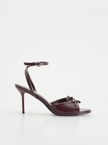 Sandały z kokardką na szpilce - bordowy